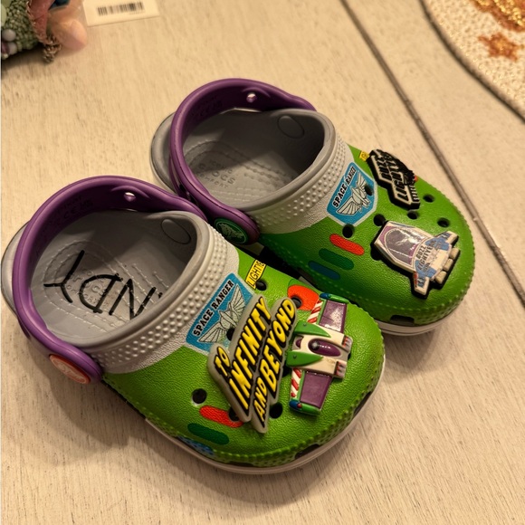 Buzz lightyear crocs - Picture 3 of 5